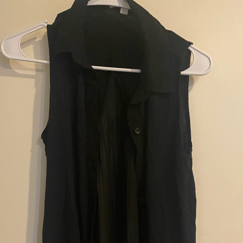Button down sleeveless